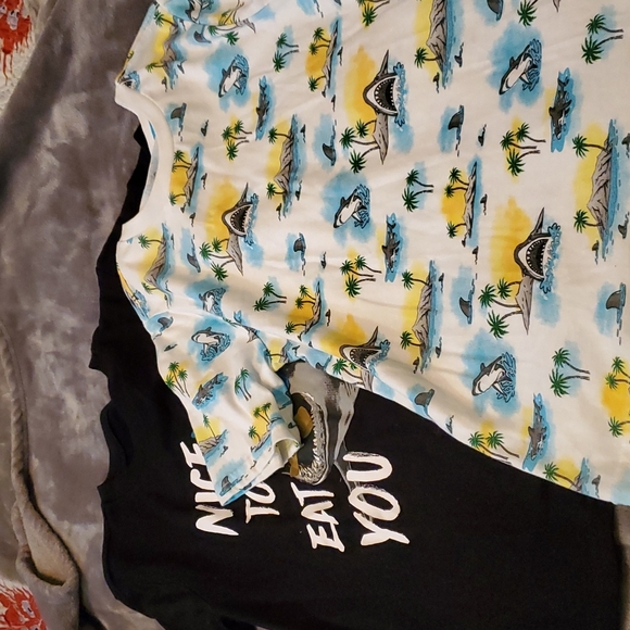 365 kids Other - Shark T-shirt bundle